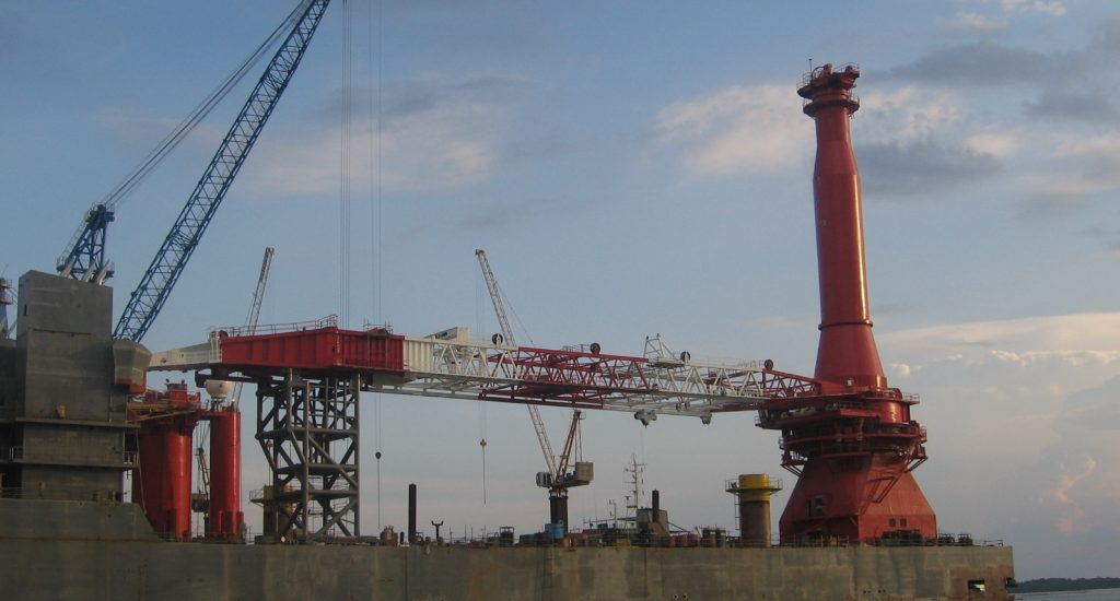 Transportation of a 1300 t crane pedestal and 450 t crane boom Transportation of a 1300 t crane pedestal and 450 t crane boom